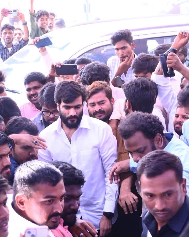 Byreddy Siddharth Reddy among the people