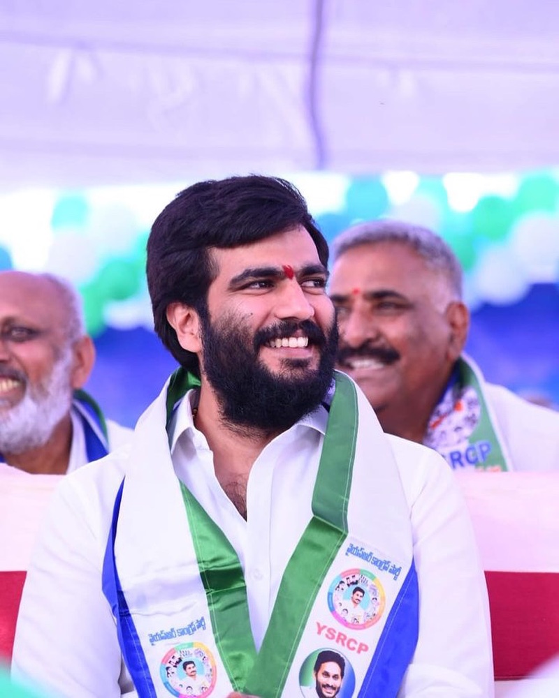Byreddy Siddharth Reddy greeting supporters